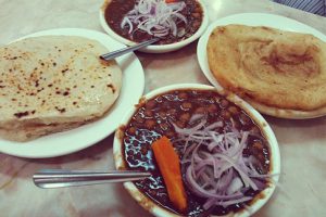 chole_bhature_delhi_foodguruz